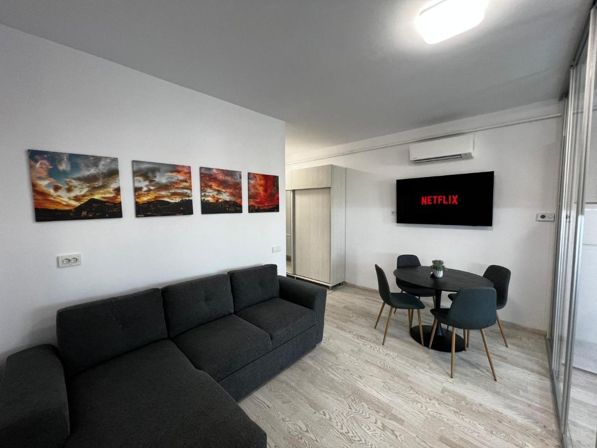Urban - Mall Apartment *