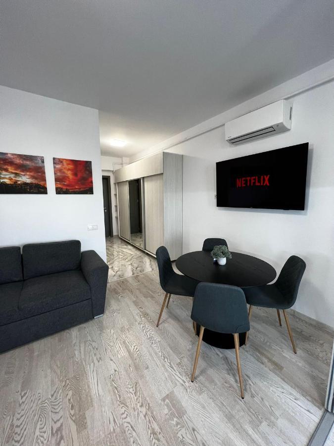 Urban - Mall Apartment *